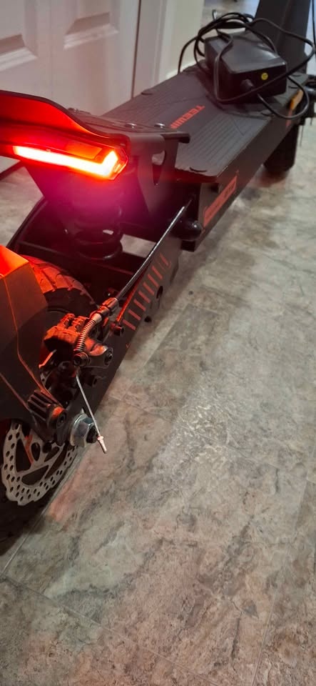 TEEWING GT2 WITH BRAND NEW TIRES! E SCOOTER/ ELECTRIC SCOOTER - photo 2