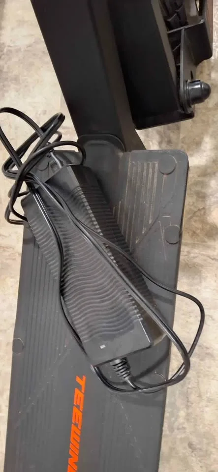 TEEWING GT2 WITH BRAND NEW TIRES! E SCOOTER/ ELECTRIC SCOOTER image indicator(5)