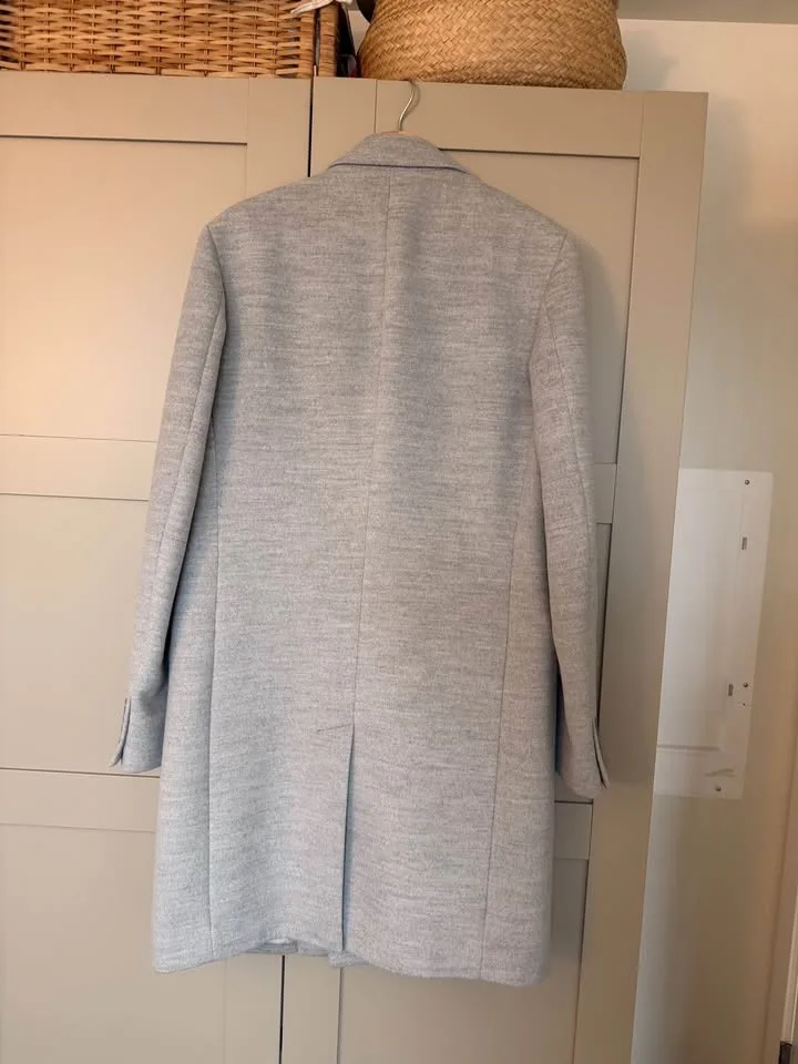 Premium Wool Coat from Hudson’s Bay – Excellent Condition image indicator(2)