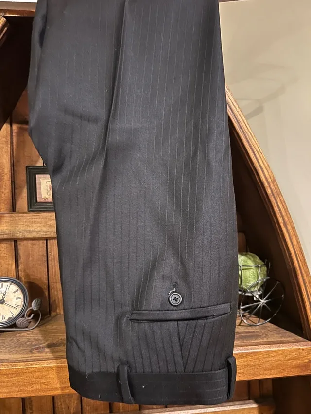 3 Men’s Suits image indicator(4)