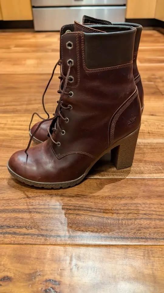 Timberland 3" heels. Burgundy leather. Waterproof. Fit size 8.5-
