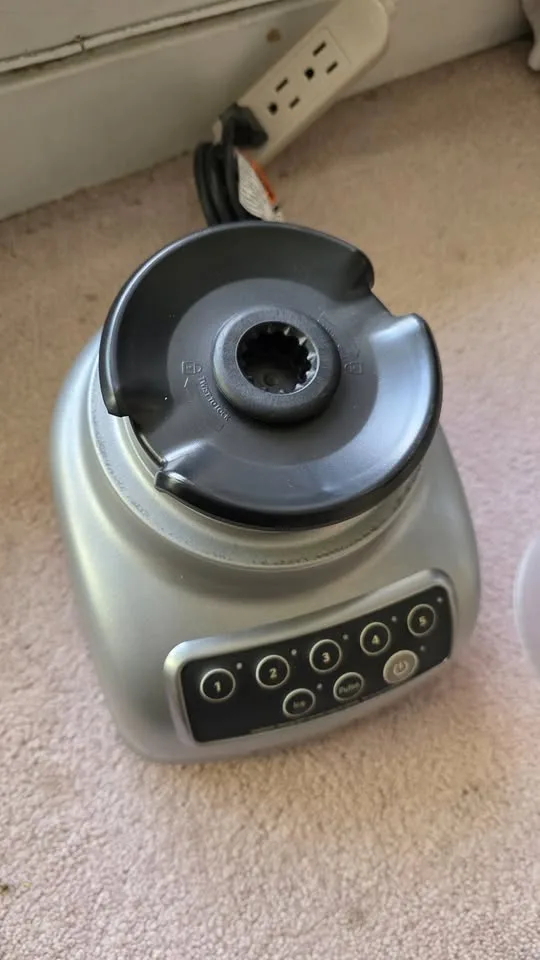 Kitchen aid Blender (Never used, no box, no accessories) image indicator(3)