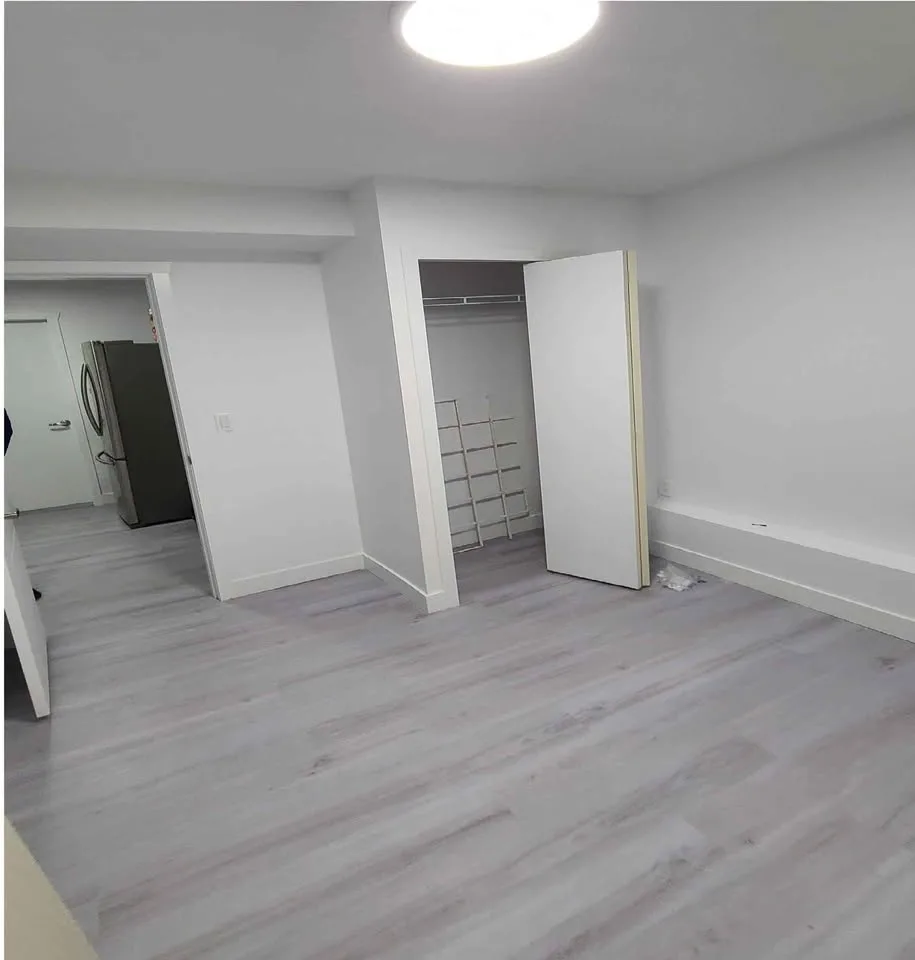 2 Beds 1 Bath - House image indicator(2)