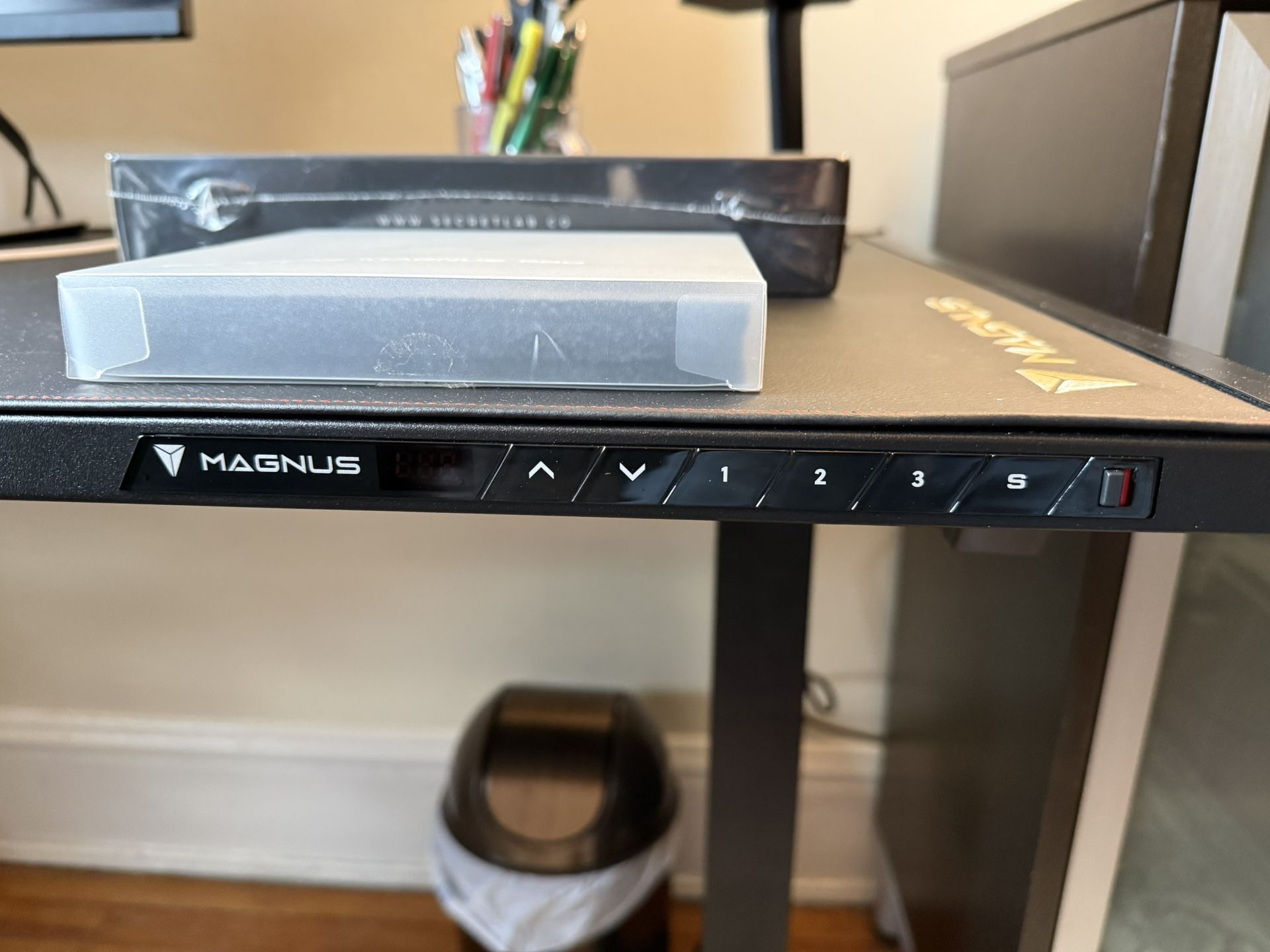 Used SecretLab MAGNUS Pro Gaming Desk - photo 2