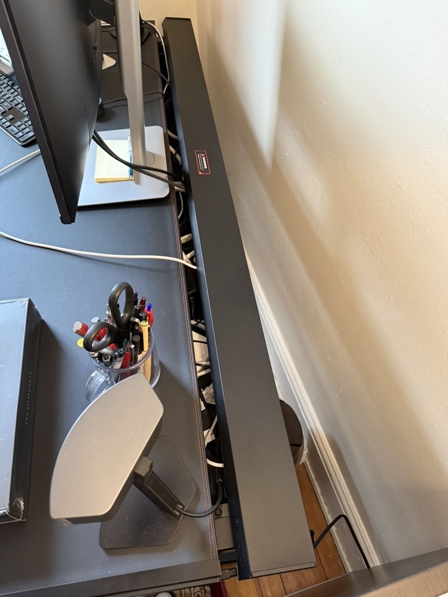 Used SecretLab MAGNUS Pro Gaming Desk - photo 4