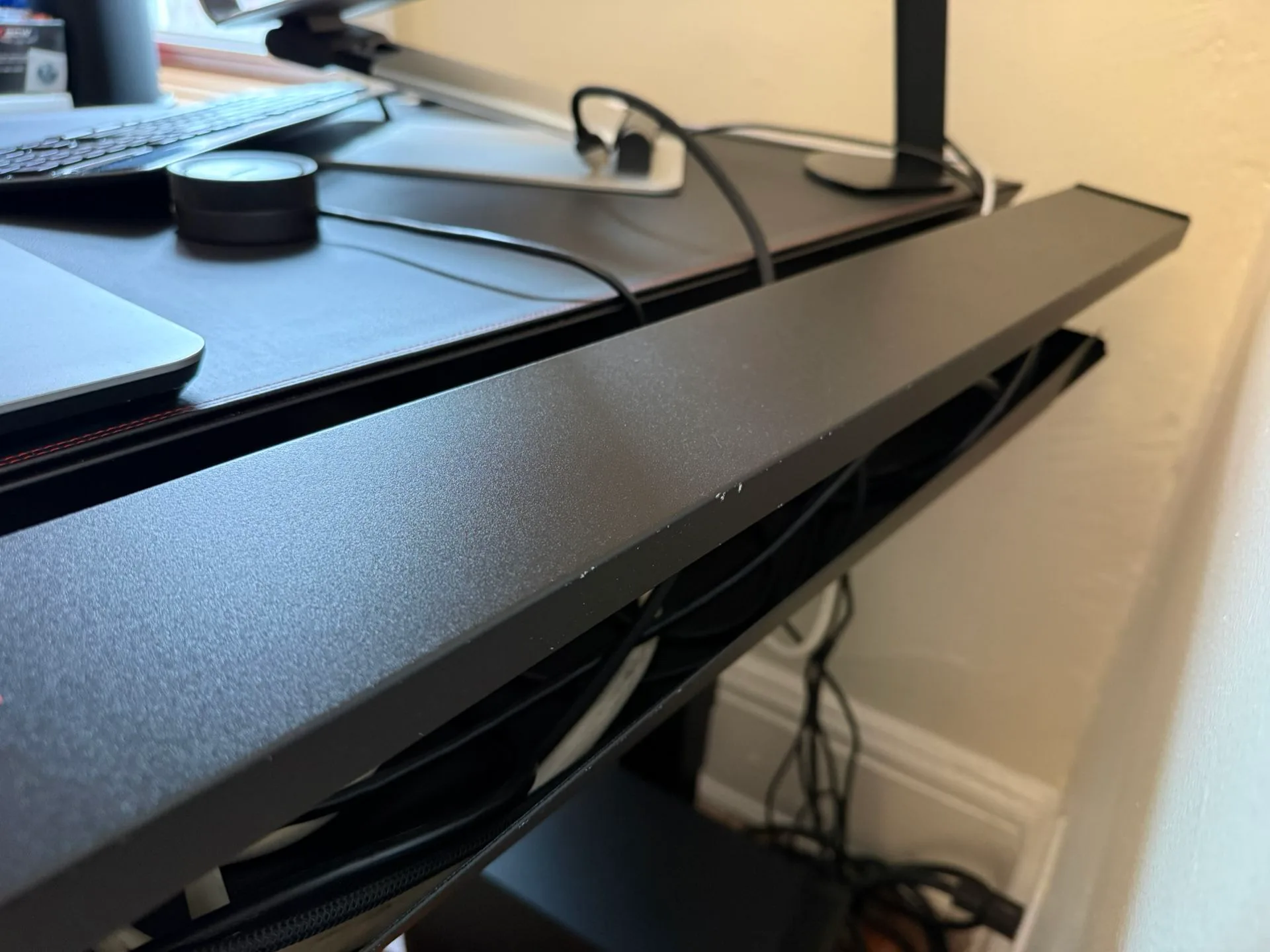 Used SecretLab MAGNUS Pro Gaming Desk image indicator(6)