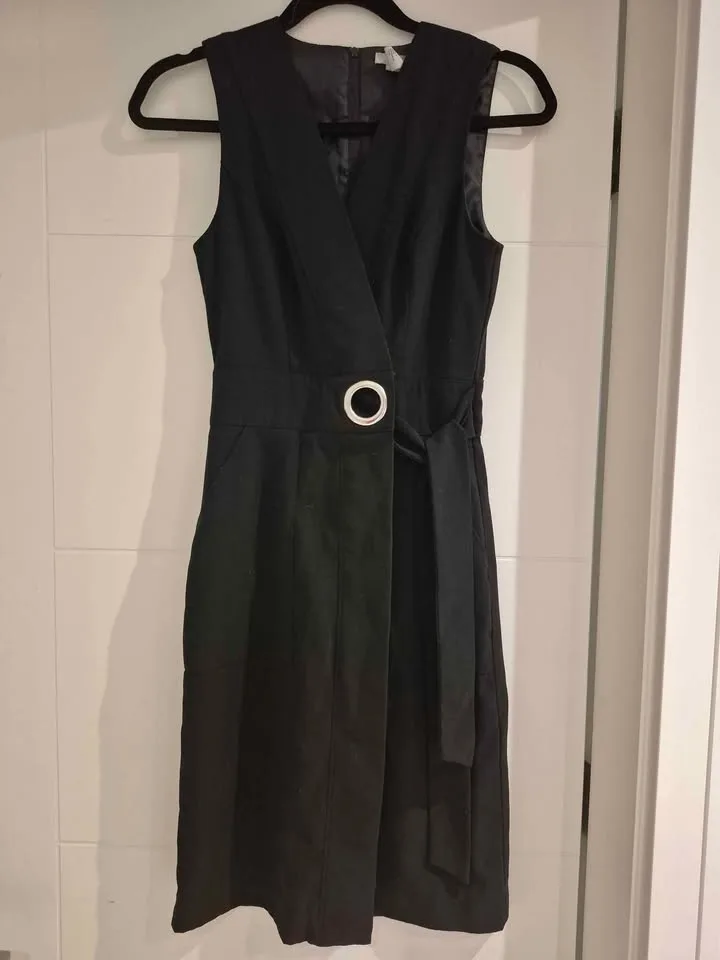 HM office dress size 2 (available) image indicator(2)