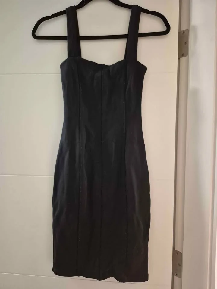 HM dress size 2 (available) image indicator(2)