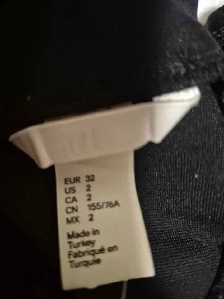 HM dress size 2 (available) image indicator(3)