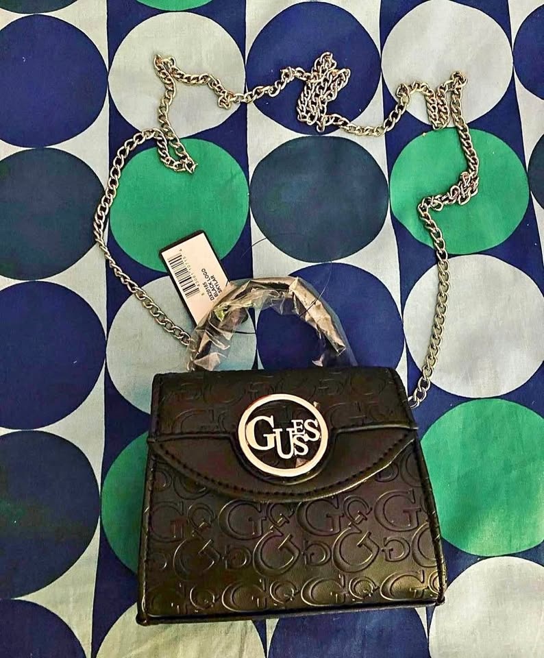 WOMENS SIDE BAG Z(GUESS) SIZE: SMALL LENGTH:4/12 INCHES  WIDTH: