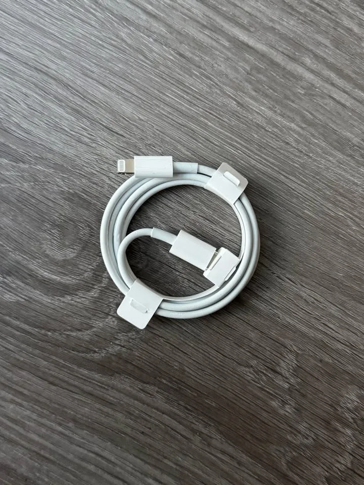 Official Apple USB-C to Lightning Cable (1m) image indicator(2)