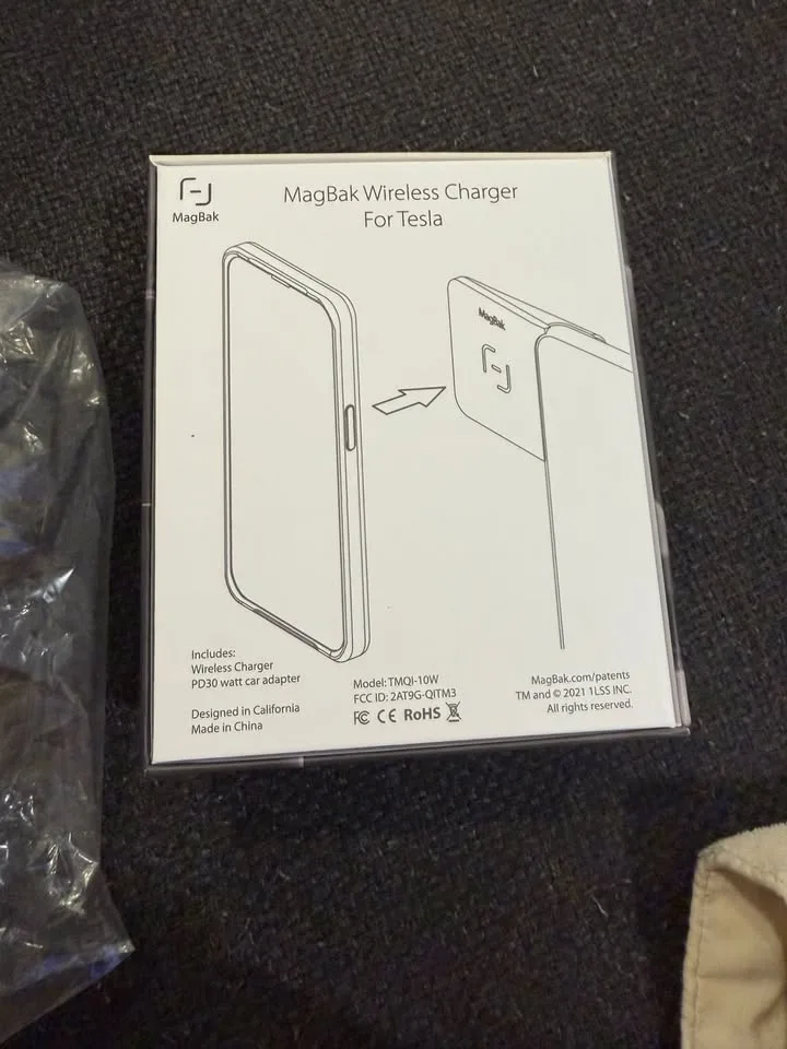 MagBak Wireless Charger for Tesla Model S/X image indicator(3)