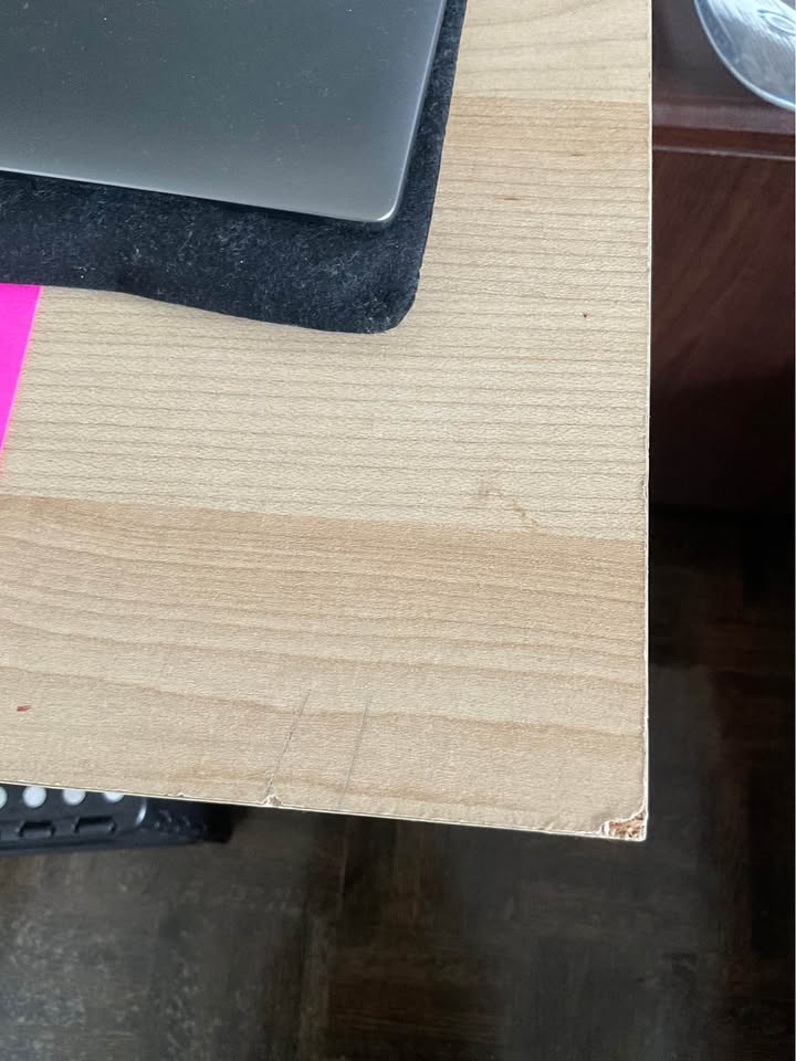 Desk - photo 3