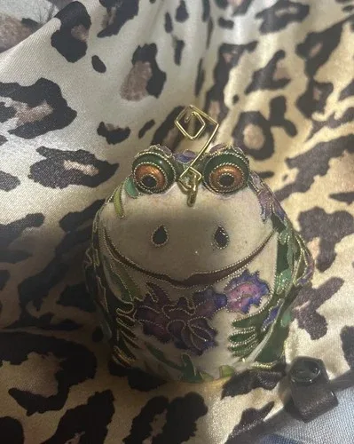 Hand Crafted Cloisonné Enameled Frog Ornaments image indicator(4)
