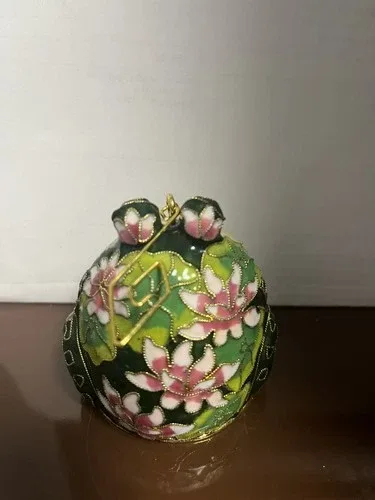Hand Crafted Cloisonné Enameled Frog Ornaments image indicator(6)