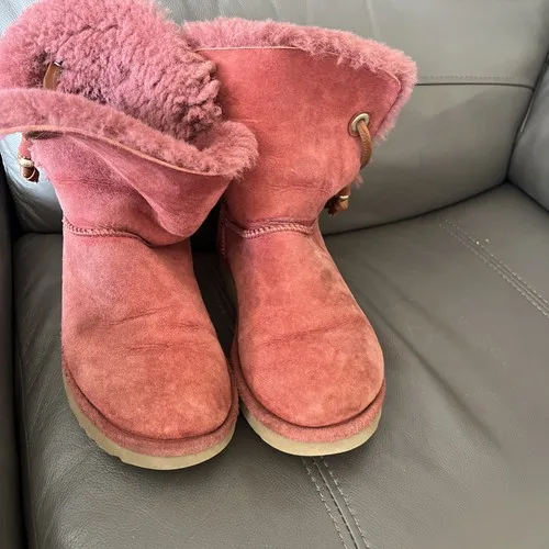 Beautiful Coral Mauve UGG Bailey Boots Fits US 8