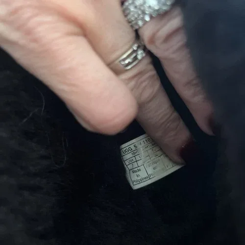 Black UGG Bailey Button Boots Fits As Size 8 image indicator(4)