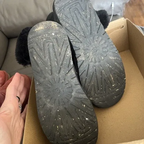 Black UGG Bailey Button Boots Fits As Size 8 image indicator(5)