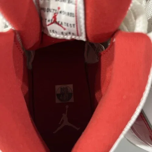 Jordan 11 GS Cherry 2022 - Size 4.5Y / Women’s 6 image indicator(7)