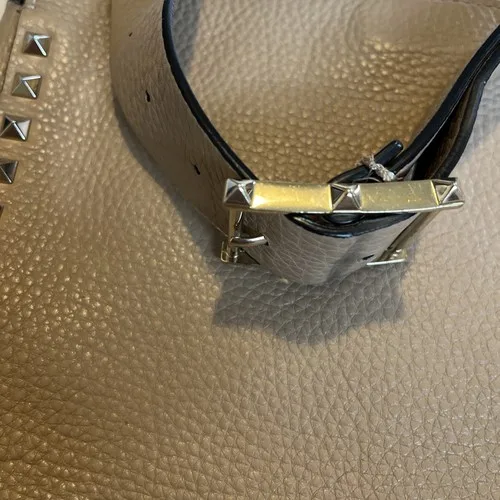 Valentino Rockstud Crossbody Nude Medium image indicator(8)