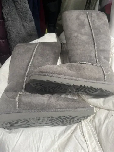 UGG CLASSIC TALL GREY SUEDE SHEEPSKIN BOOTS SIZE US YOUTH 4 FIT' image indicator(4)
