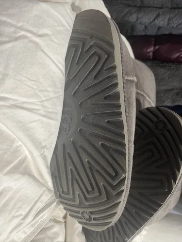 UGG CLASSIC TALL GREY SUEDE SHEEPSKIN BOOTS SIZE US YOUTH 4 FIT' image indicator(5)