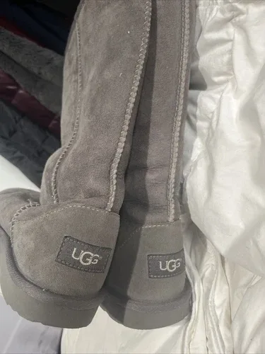 UGG CLASSIC TALL GREY SUEDE SHEEPSKIN BOOTS SIZE US YOUTH 4 FIT' image indicator(6)