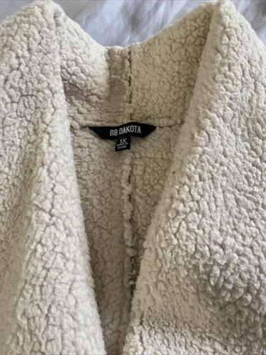 BB Dakota Faux Shearling Vest 1X image indicator(3)