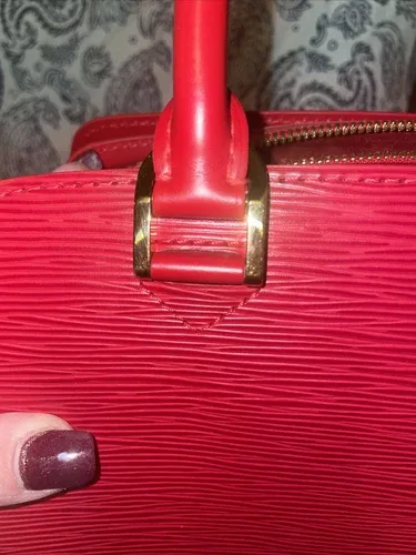 LOUIS VUITTON - Vintage Pont Neuf PM Ventian Red Epi Leather Han image indicator(9)