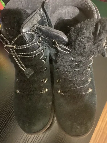 UGG Australia Kids Unisex Sz 4 Viki Boots image indicator(5)