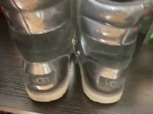 UGG Australia Kids Unisex Sz 4 Viki Boots image indicator(8)