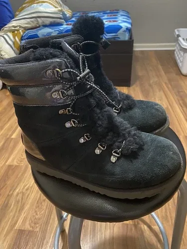 UGG Australia Kids Unisex Sz 4 Viki Boots image indicator(10)