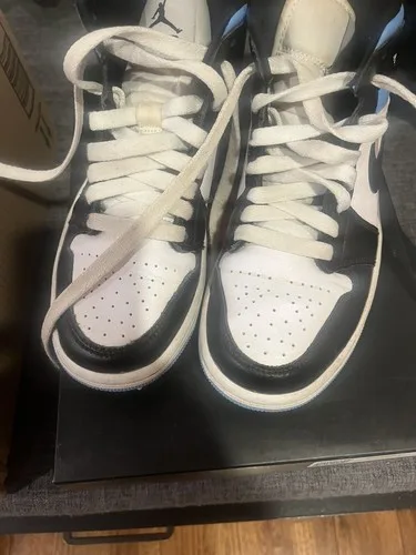 Air Jordan 1 Mid "Black/White/University Blue" - Size 6 image indicator(8)