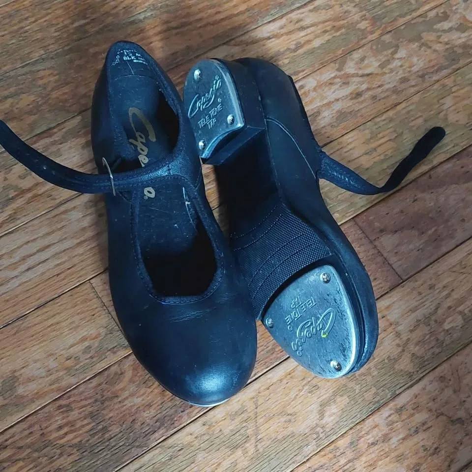 Girls tap shoes image indicator(2)