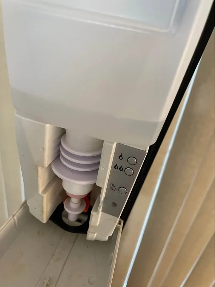 Hand dispenser on a steel stand image indicator(2)