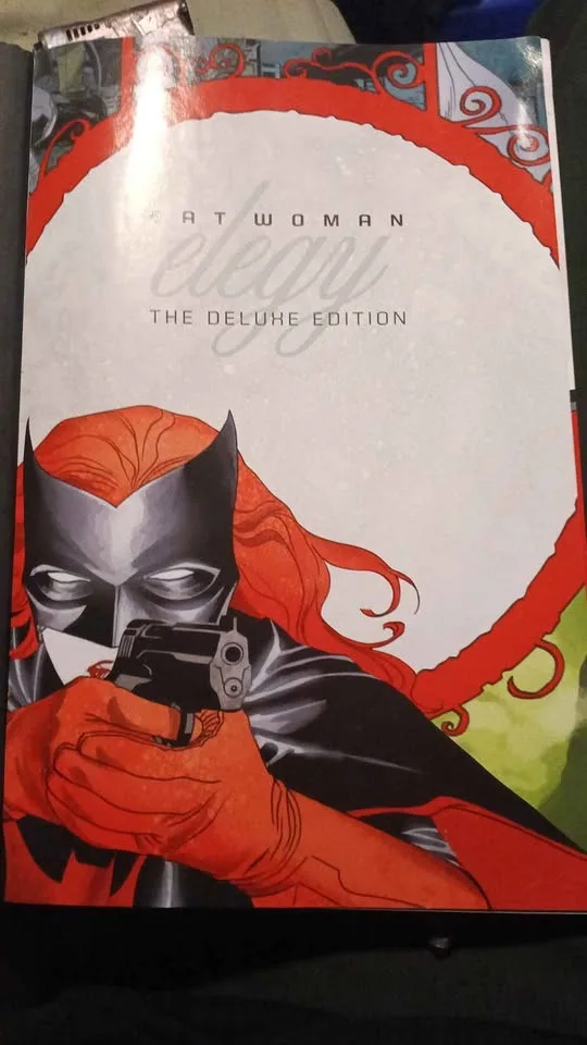Batwoman Elegy (Deluxe Edition) image indicator(2)
