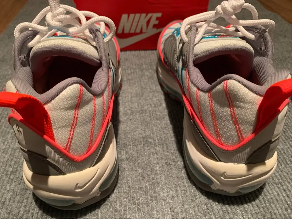NEVER WORN - Women’s Nike Air Max 98: Size 8.5 image indicator(5)