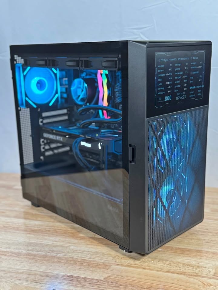 RTX 5070 Ti | Ryzen 7 7800x3D Gaming PC WITH SCREEN!