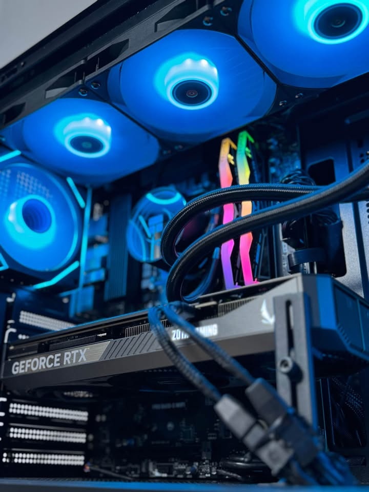 RTX 5070 Ti | Ryzen 7 7800x3D Gaming PC WITH SCREEN! - photo 3