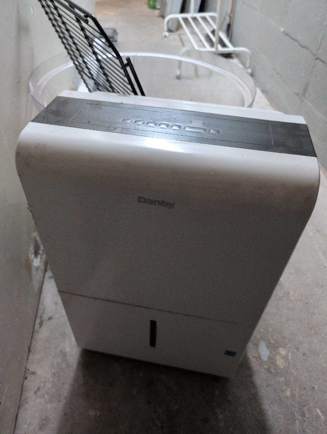 Danby dehumidifier - photo 2