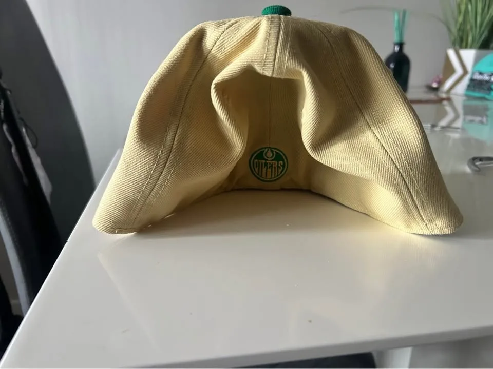 Oilers hat image indicator(2)