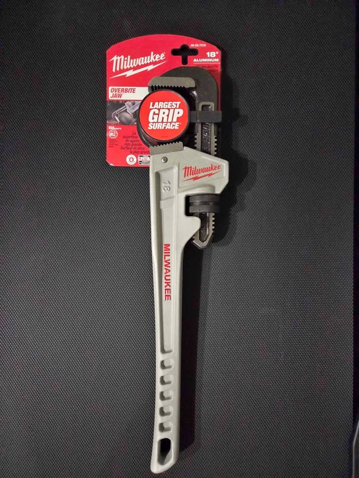 Milwaukee 18" Pipe Wrench
