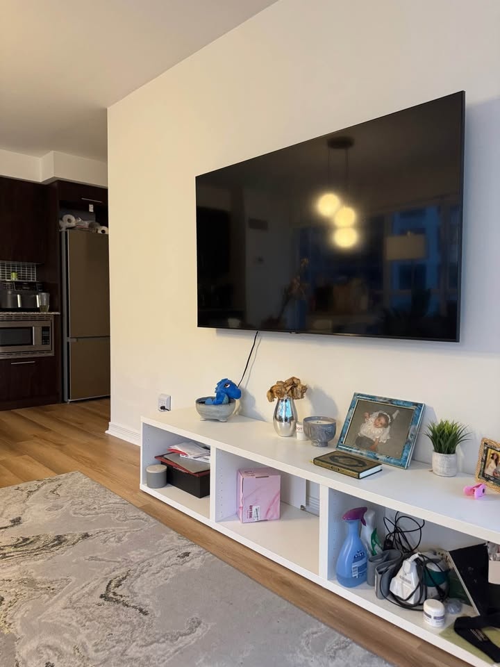 White TV Stand 180x40x38 - photo 2