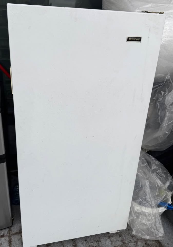 CHEAP FRIGIDAIRE UPRIGHT FREEZER - photo 2