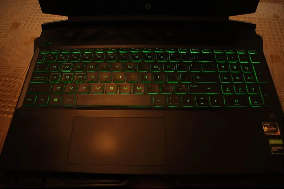 HP Pavilion Gaming Laptop 15-ec2xxx image indicator(3)