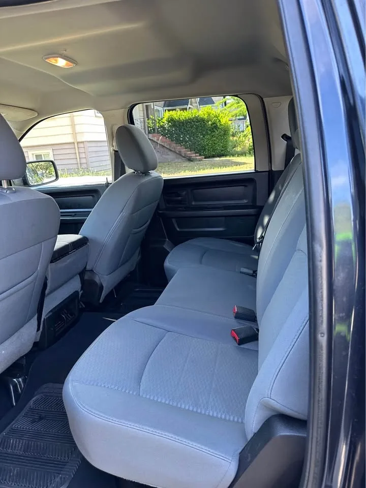 2013 Ram 1500 image indicator(10)