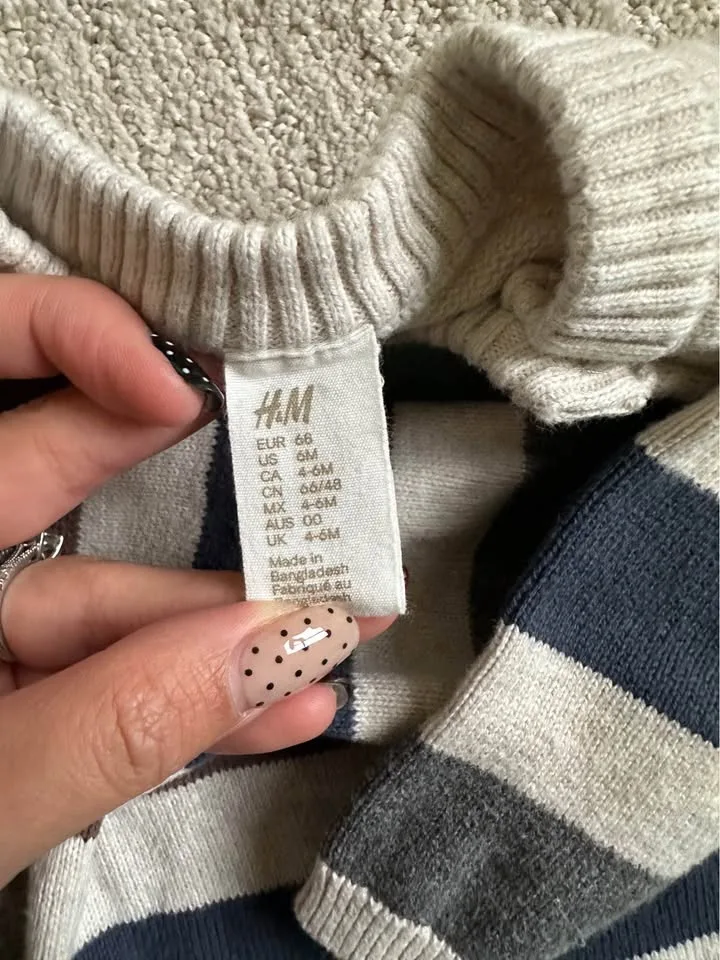 H&M baby sweater image indicator(2)