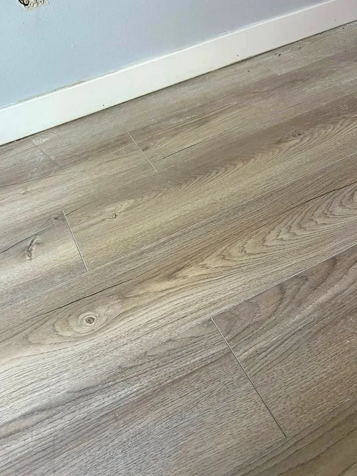 Vinyl Plank Flooring – 300 Sq Ft – High Quality