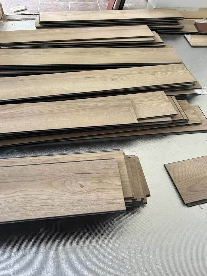 Vinyl Plank Flooring – 300 Sq Ft – High Quality image indicator(3)