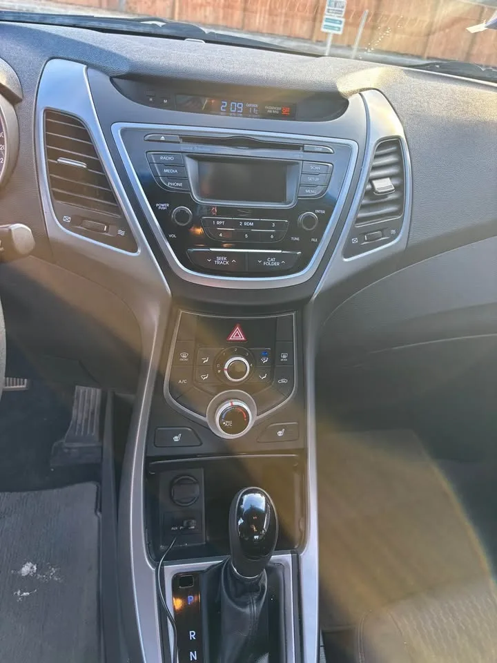 2015 Hyundai Elantra image indicator(8)